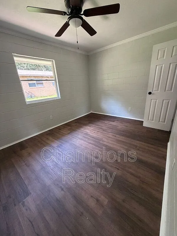 2 bed, 1.0 bath, $600 — Photo 2