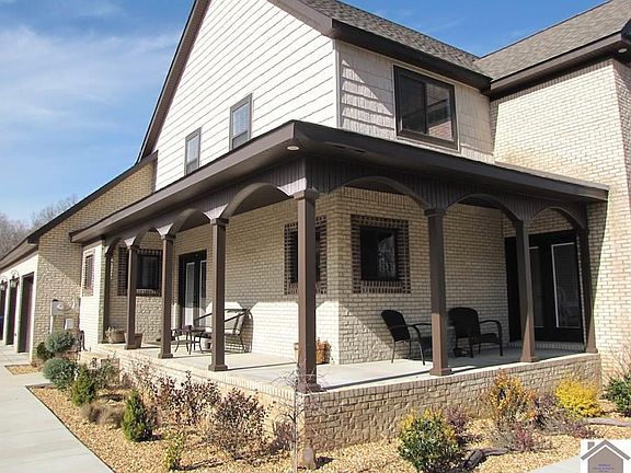 3rd image of 203 Country Club Ln