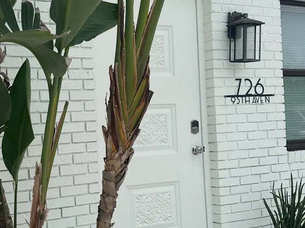 726 95th Ave N #A, Naples, FL 34108