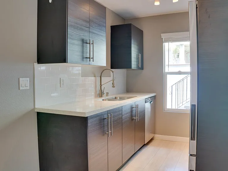 4639 Bancroft St — Photo 2