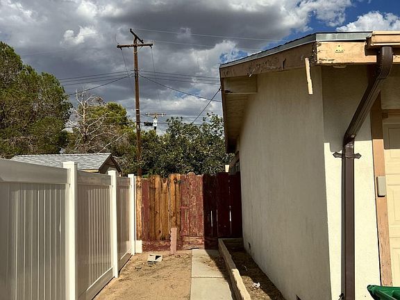 4th image of 408 Karin St