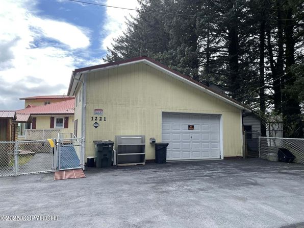 1221 W Kouskov St, Kodiak, AK 99615
