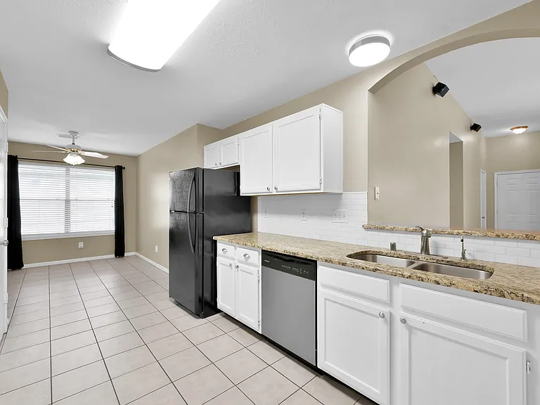 506 Paradise Ln — Photo 8