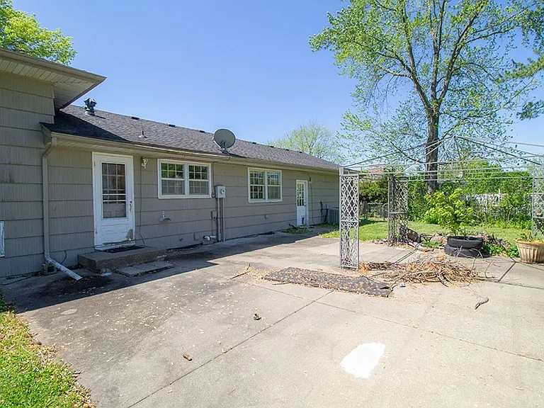 2207 Bushnell Dr — Photo 46