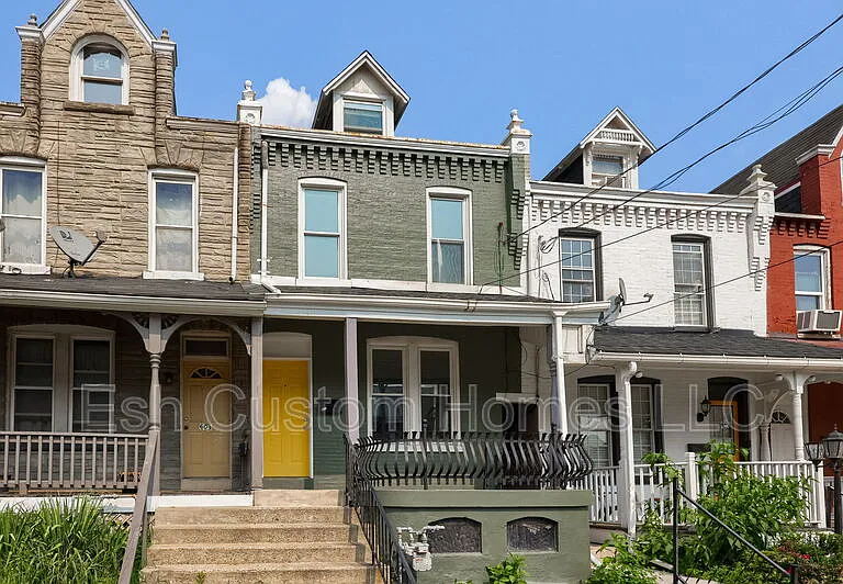 611 S Prince St — Photo 4