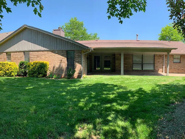 156 E Parkland Dr — Photo 6