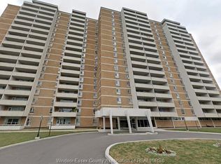 2550 Pharmacy Ave #1812, Toronto, ON M1W 1H9