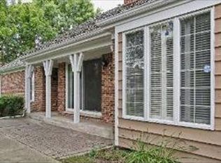 1418 Shire Cir #101, Inverness, IL 60067
