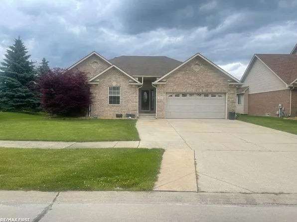 26200 Rockridge Ct, Flat Rock, MI 48134