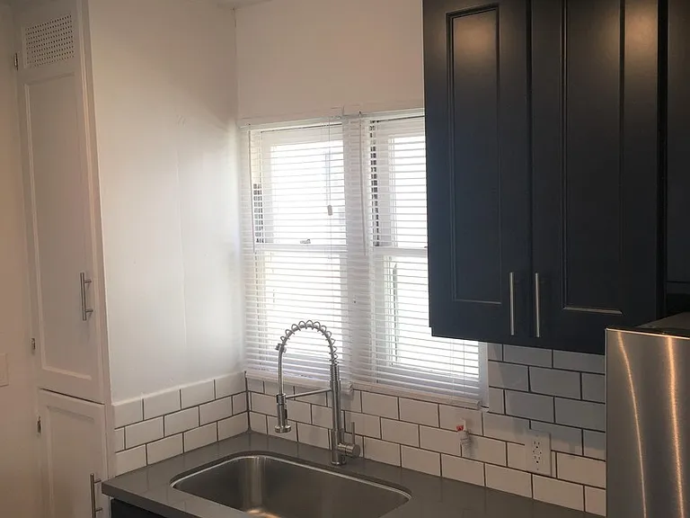Evans Apartments — Photo 26