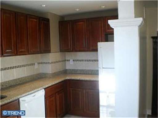 3rd image of 963 E Godfrey Ave