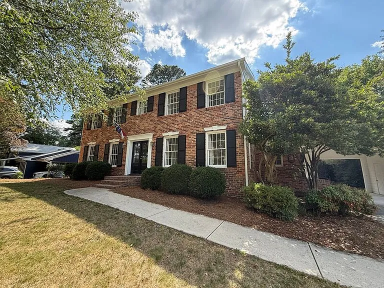 5017 Sandlewood Dr — Photo 3
