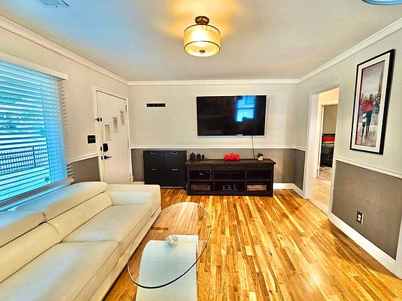 3rd image of 221 15th St NW #A