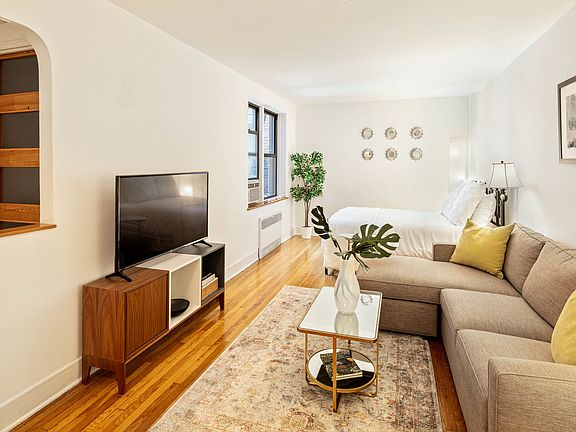 2nd image of 160 W 85th St APT 3E