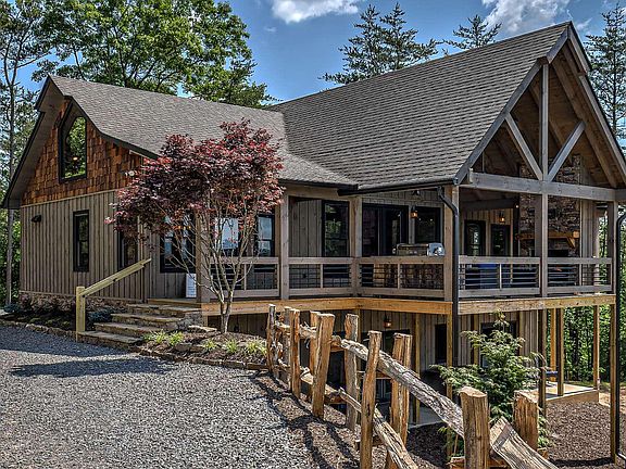 3rd image of 278 Angel Heart Ln