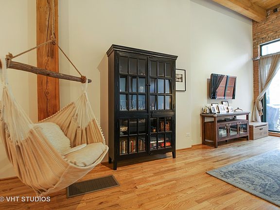 3rd image of 1740 N Marshfield Ave APT 15
