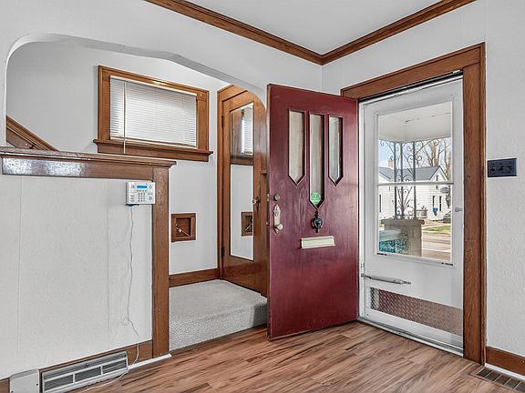 2nd image of 1905 Spring St