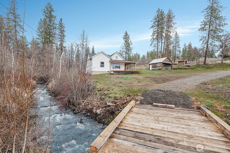 2nd image of 932 Zelinski Road