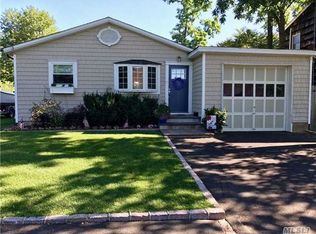 17 Wansor Ave, Bayville, NY 11709