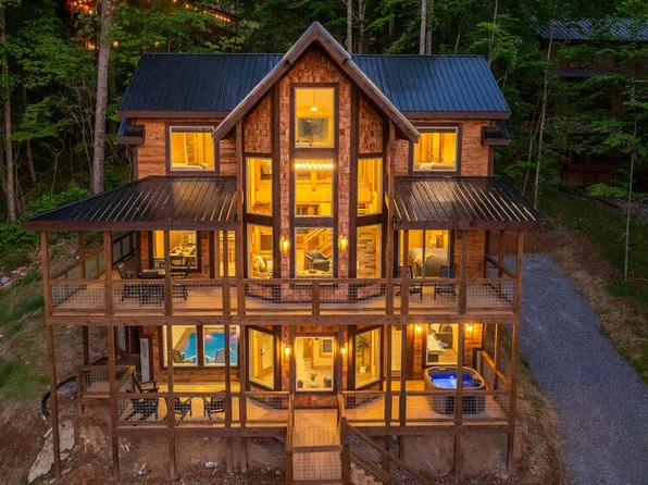 3150 Lexy Ln, Sevierville, TN 37862