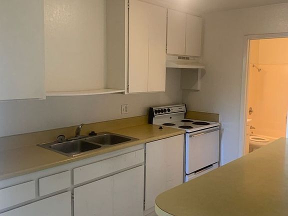 2nd image of 412 Plymouth Dr APT 6
