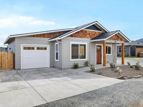 101 Gangnes Dr, Talent, OR 97540