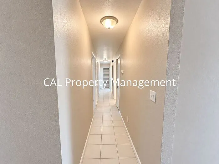 421 Michael Cir — Photo 8