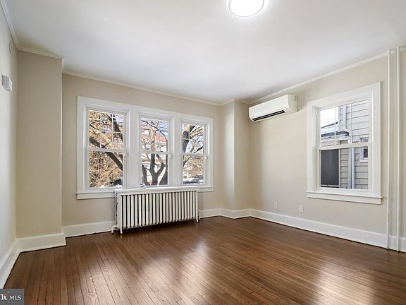 2nd image of 220 Johnson St