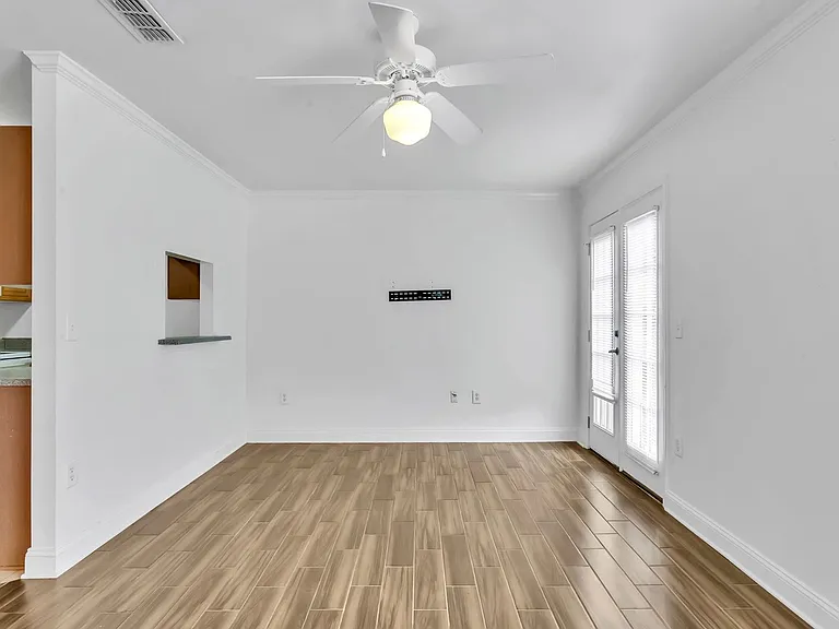 735 Majestic Dr — Photo 13