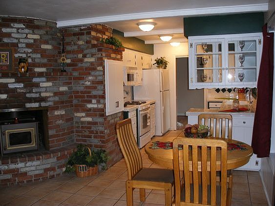 View into kitchen from FR 