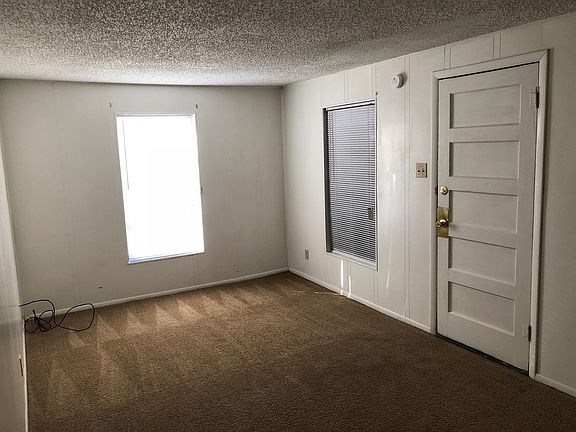 5th image of 806 W Avenue J