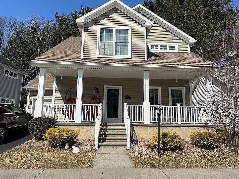 1st image of 25 Horseshoe Dr