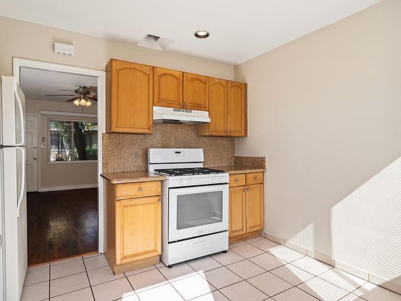 2nd image of 2843 B St