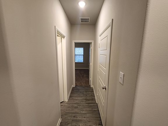 4th image of 621 Maple Leaf Way