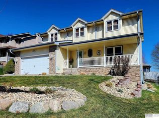 1010 Haverford Dr, Papillion, NE 68046