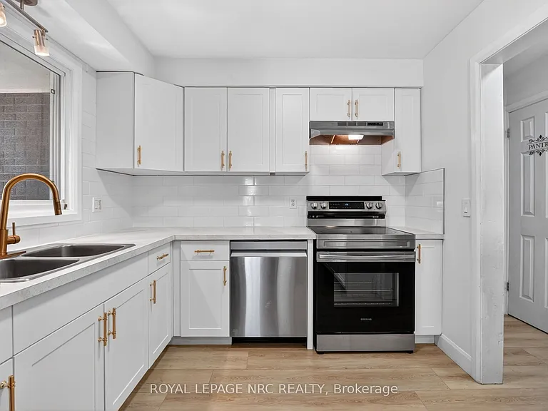268 Henrietta St — Photo 18