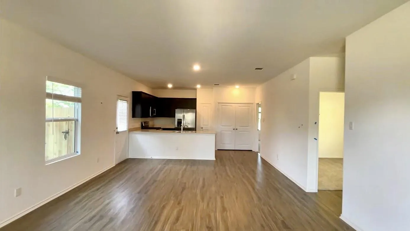 3 bed, 1266 sqft, $1,625 — Photo 2