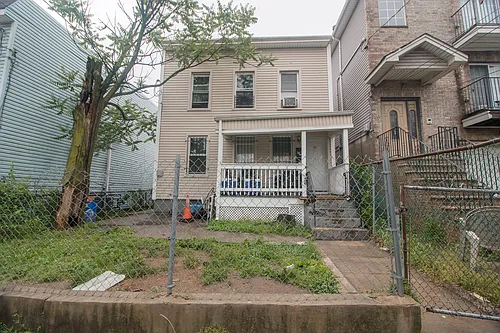 97 Ege Ave Photo 1
