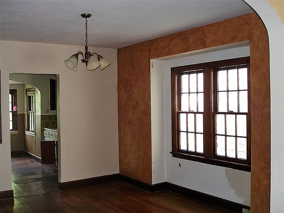 4th image of 1009 Forest Ave