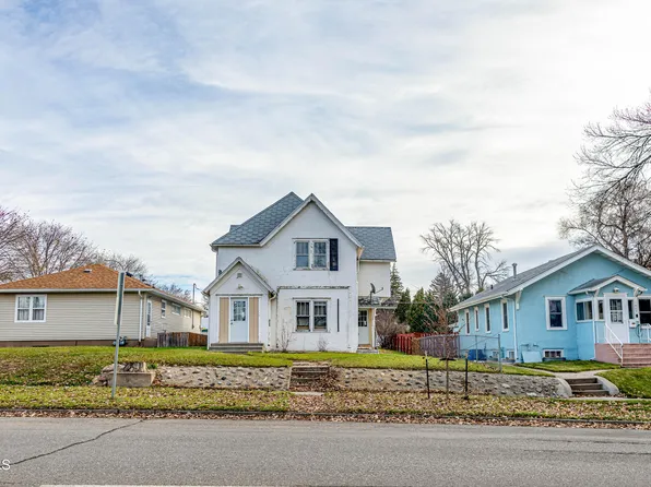 1029 N 7th St, Bismarck, ND 58501