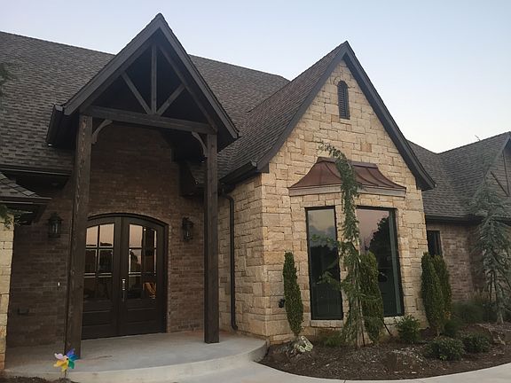 Front Exterior - Middle