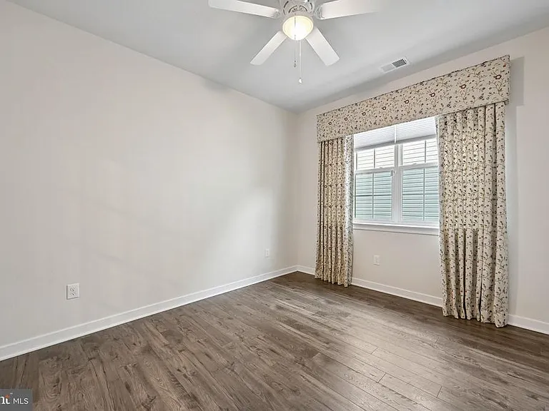 235 Congressional Ct — Photo 15