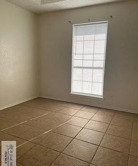 2714 E Mark Cir — Photo 5