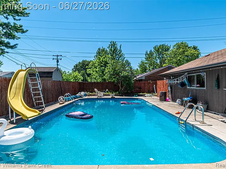 20510 Luna St — Photo 32