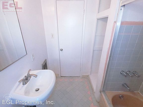 5th image of 1204 N Van Ness Ave APT B