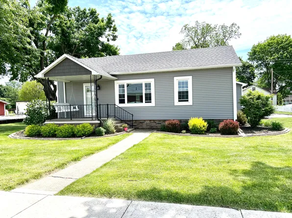 104 E Mentor St, Kouts, IN 46347