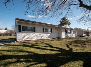 18 Lavender Cir, Rochester, NY 14623