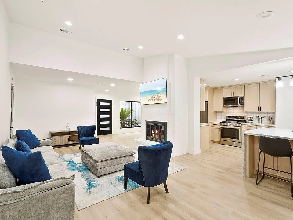 3327 Freshmeadows Dr