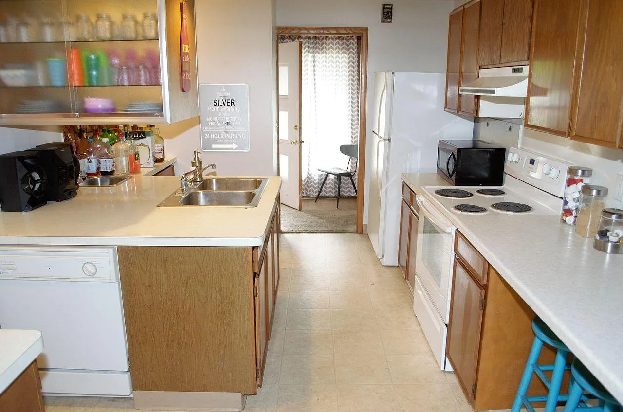4 bed, 1560 sqft, $1,760 — Photo 4