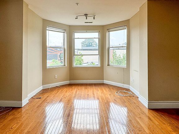 3rd image of 1508 W Oxford St APT 3